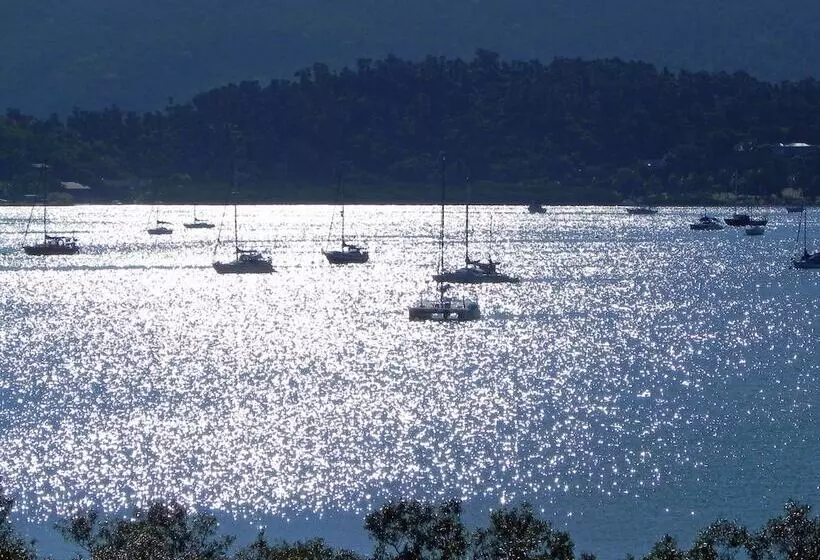 Hotelli Airlie Waterfront Bed & Breakfast