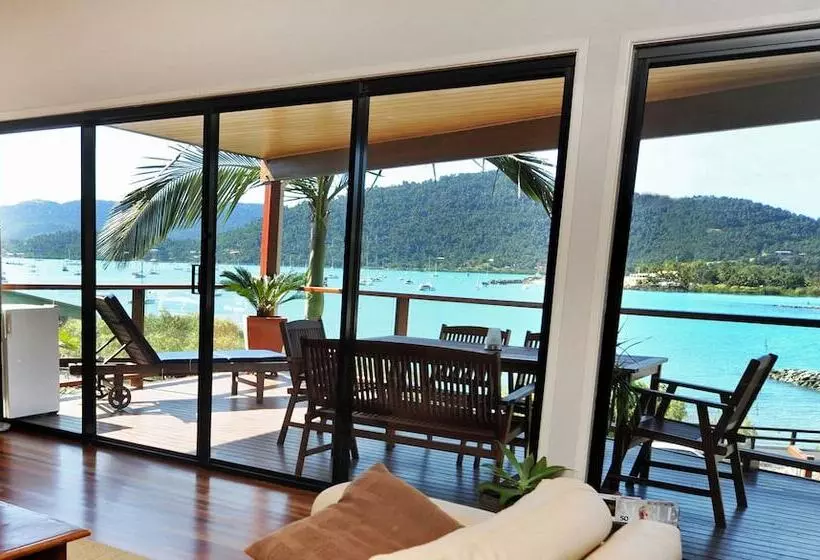 Hotelli Airlie Waterfront Bed & Breakfast
