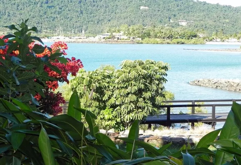 Hotelli Airlie Waterfront Bed & Breakfast