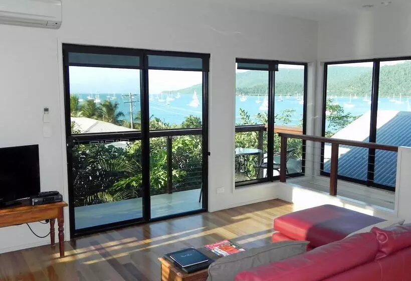 Hotelli Airlie Waterfront Bed & Breakfast