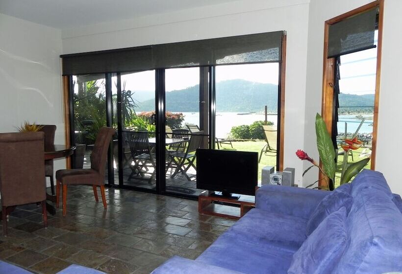 בית מלון כפרי Airlie Waterfront Bed & Breakfast