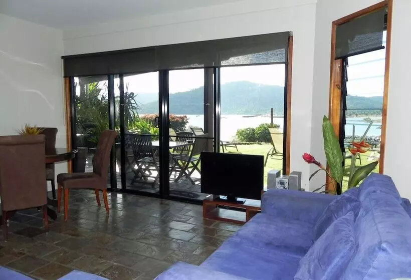 Hotelli Airlie Waterfront Bed & Breakfast