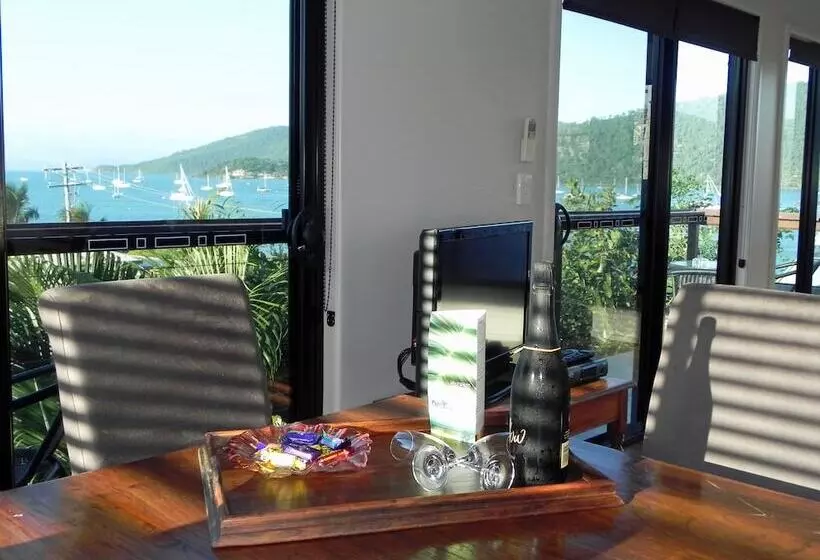 Hotelli Airlie Waterfront Bed & Breakfast