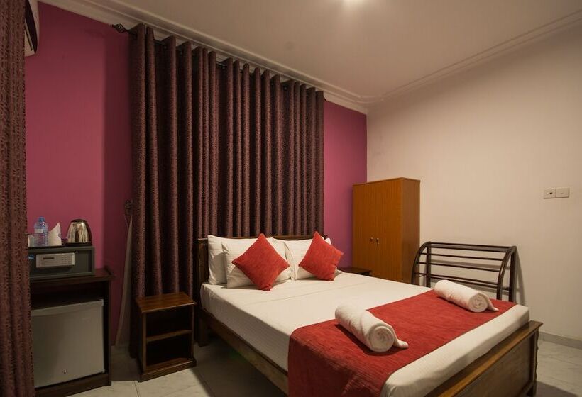 בית מלון כפרי Ceyloni Lake Residency