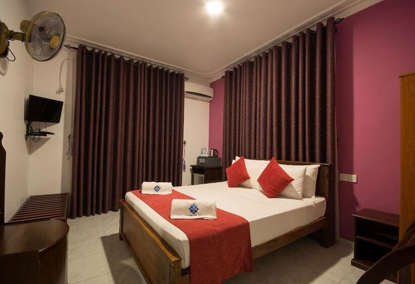 בית מלון כפרי Ceyloni Lake Residency