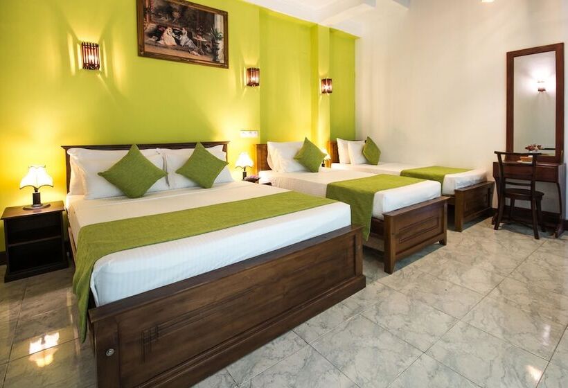 בית מלון כפרי Ceyloni Lake Residency