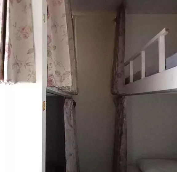 هتل کپسول Smile Capsule Hostel