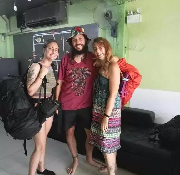 هتل کپسول Smile Capsule Hostel
