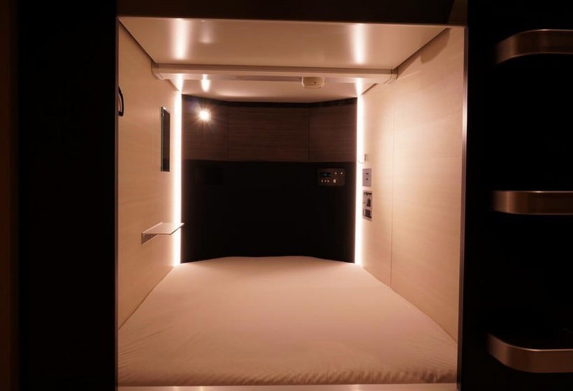 מלון כמוסות Tokyo Ekimae Bay