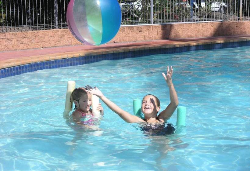 בית מלון כפרי Grangewood Court Apartments