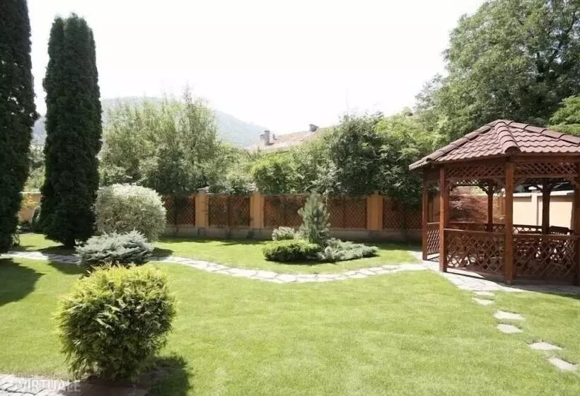ホテル Pensiunea La Residenza