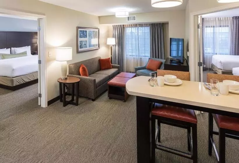 ホテル Staybridge Suites Omaha West By Ihg