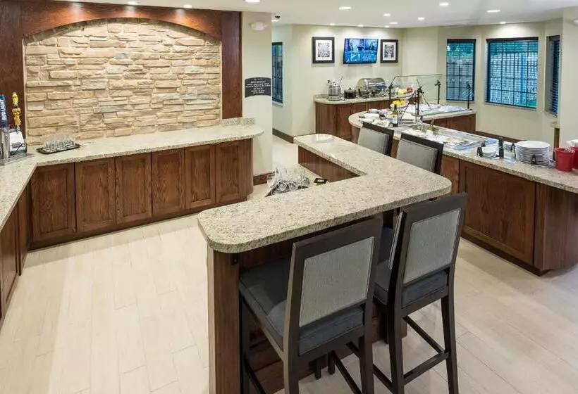 ホテル Staybridge Suites Omaha West By Ihg