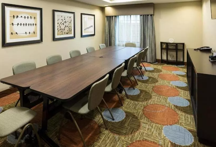 ホテル Staybridge Suites Omaha West By Ihg