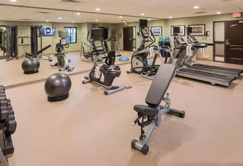 ホテル Staybridge Suites Omaha West By Ihg