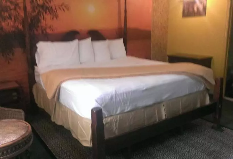 モーテル Naugatuck Motor Lodge