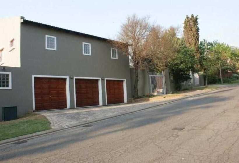 Пансион 3 Melrose Road