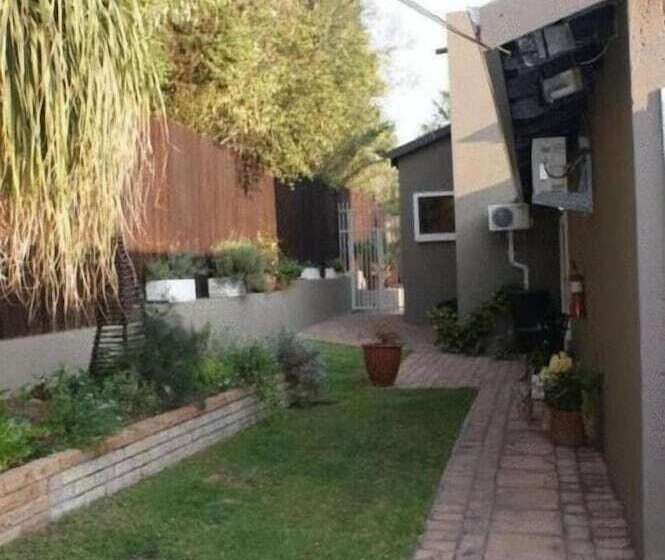 Пансион 3 Melrose Road