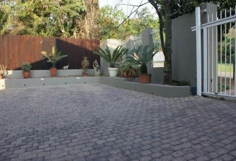 Пансион 3 Melrose Road