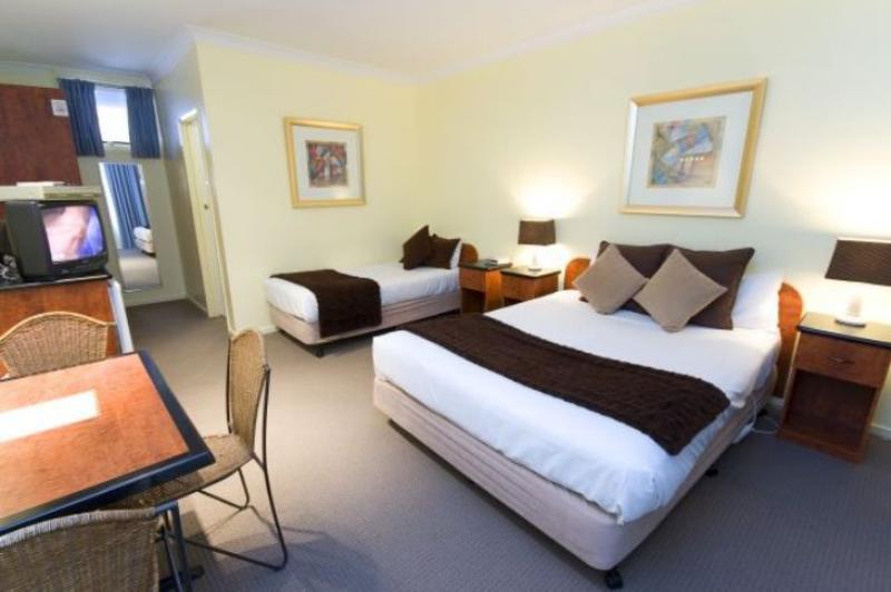 Sandridge Motel & Lornebeach Apartments