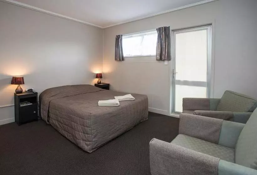 The Magpie- Hawkes Bay Motel