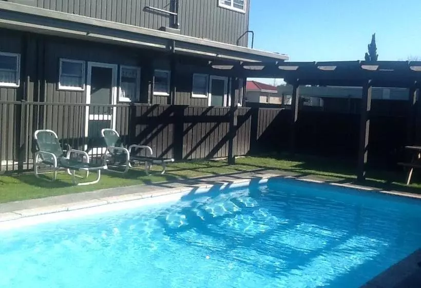 The Magpie- Hawkes Bay Motel