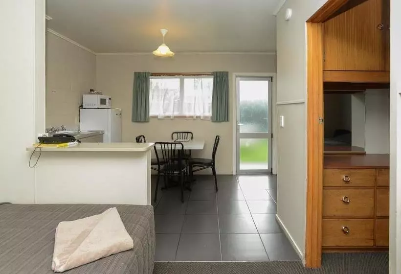 The Magpie- Hawkes Bay Motel