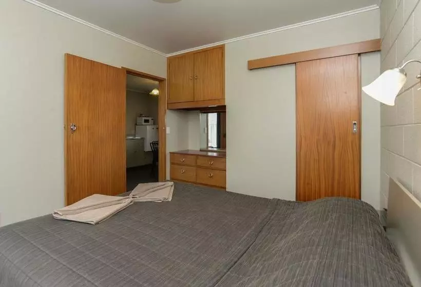 The Magpie- Hawkes Bay Motel