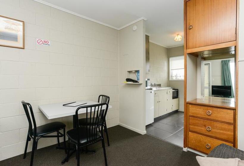 The Magpie- Hawkes Bay Motel