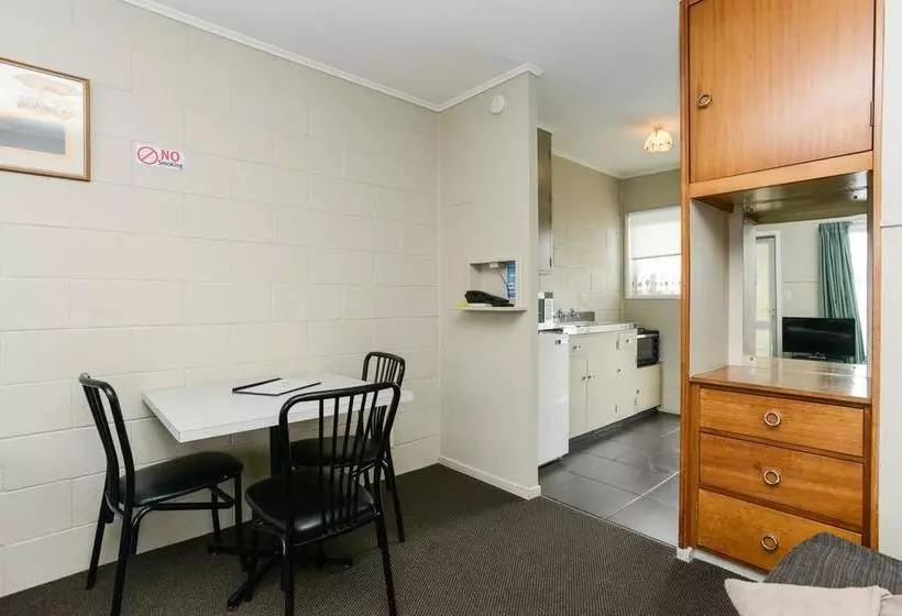 The Magpie- Hawkes Bay Motel