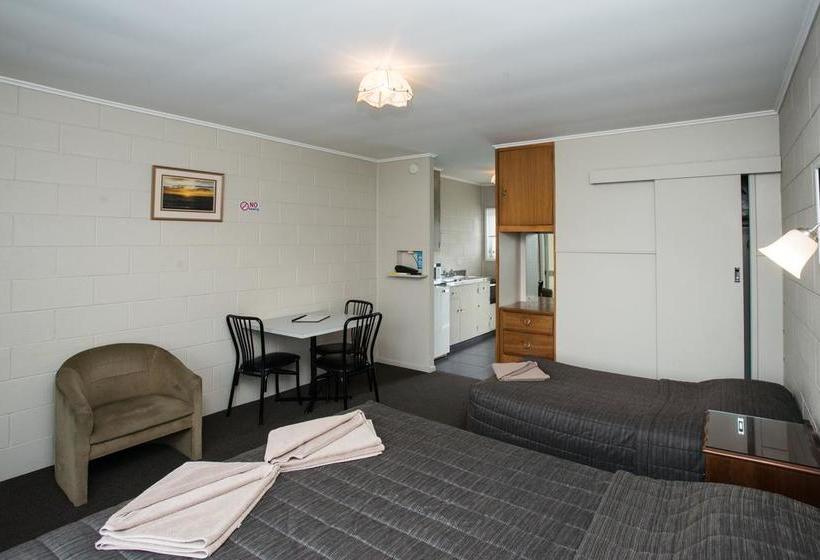 The Magpie- Hawkes Bay Motel