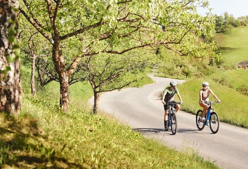 هتل Landgut Am Pößnitzberg