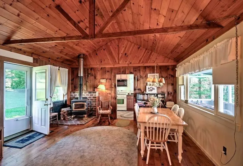 Bayfront Hancock Cottage W/ Beach Access & Views!