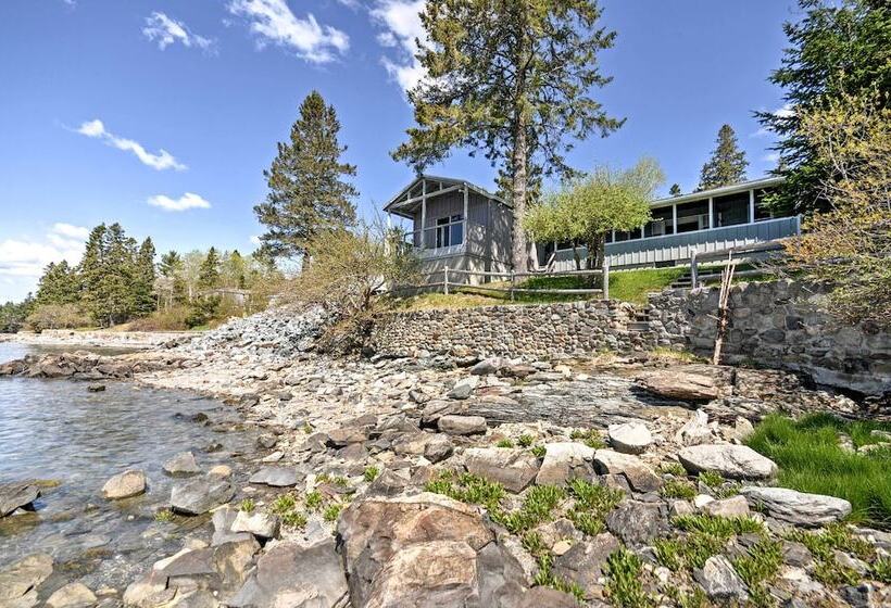 Bayfront Hancock Cottage W/ Beach Access & Views!