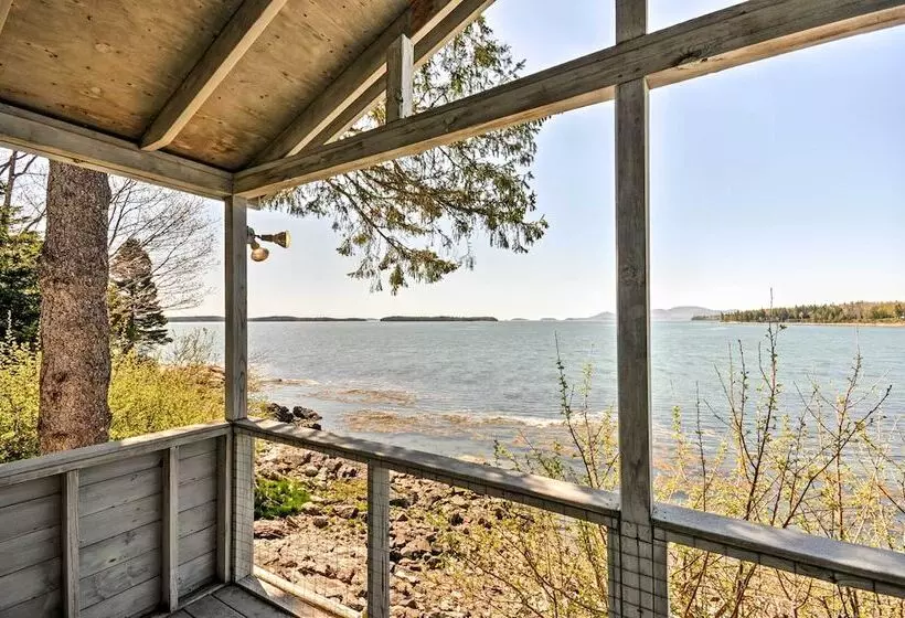 Bayfront Hancock Cottage W/ Beach Access & Views!