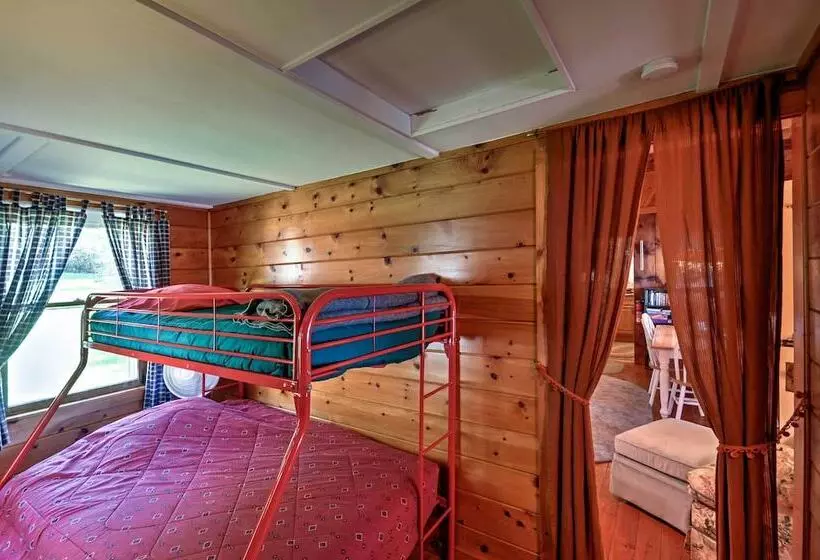 Bayfront Hancock Cottage W/ Beach Access & Views!