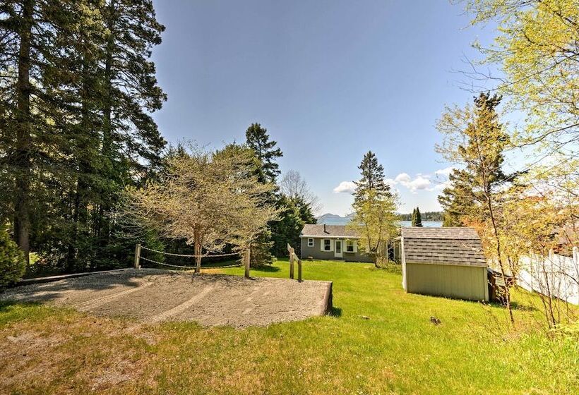 Bayfront Hancock Cottage W/ Beach Access & Views!