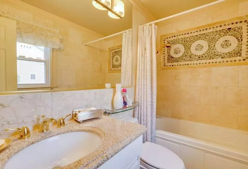 Charming Bay Head Retreat   Half Mi To Beach!