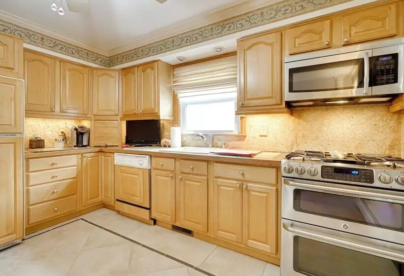 Charming Bay Head Retreat   Half Mi To Beach!