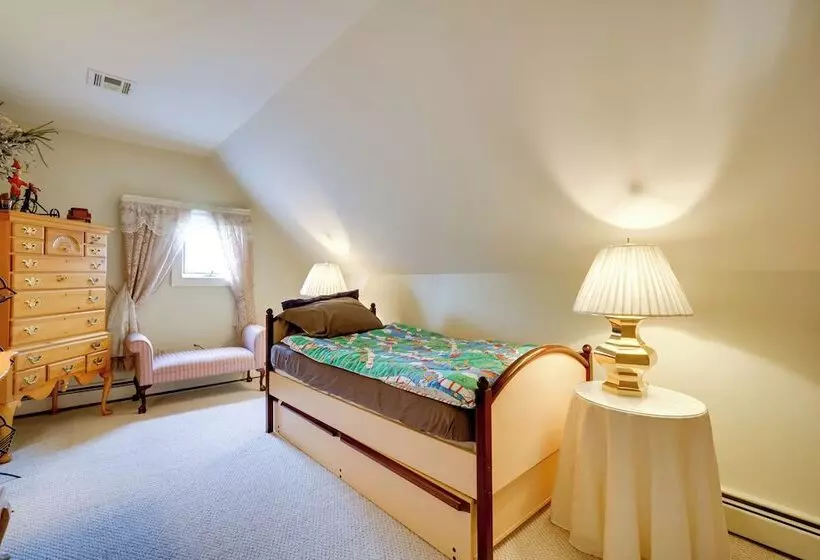 Charming Bay Head Retreat   Half Mi To Beach!