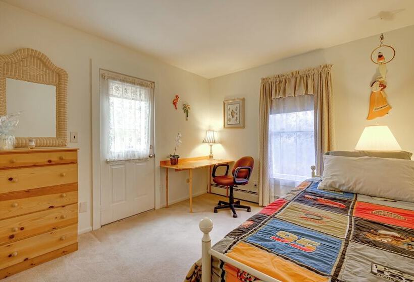 Charming Bay Head Retreat Half Mi To Beach!