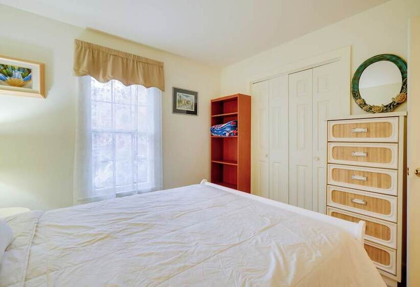 Charming Bay Head Retreat Half Mi To Beach!