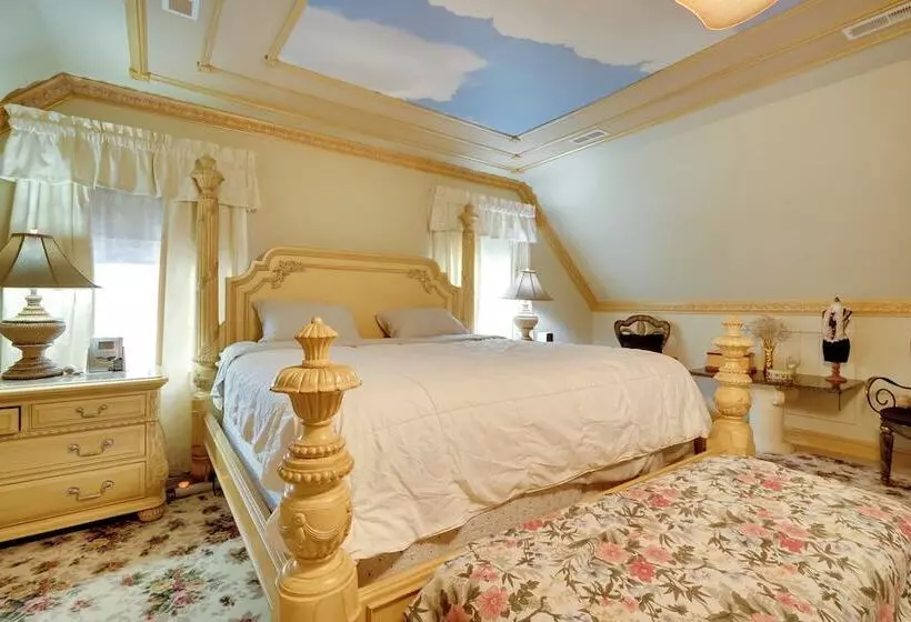 Charming Bay Head Retreat   Half Mi To Beach!