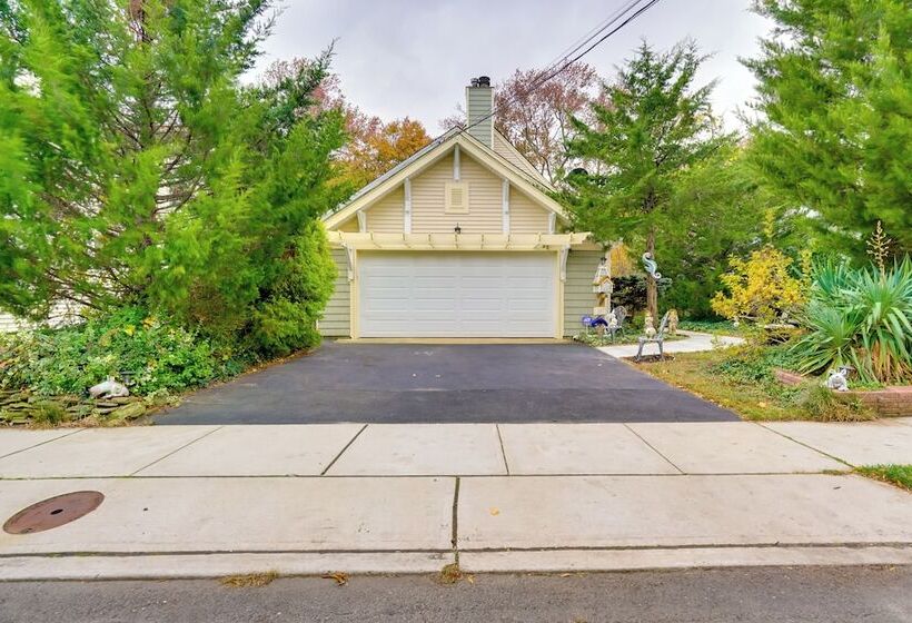 Charming Bay Head Retreat Half Mi To Beach!