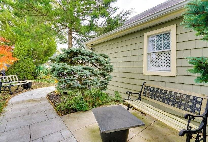 Charming Bay Head Retreat Half Mi To Beach!