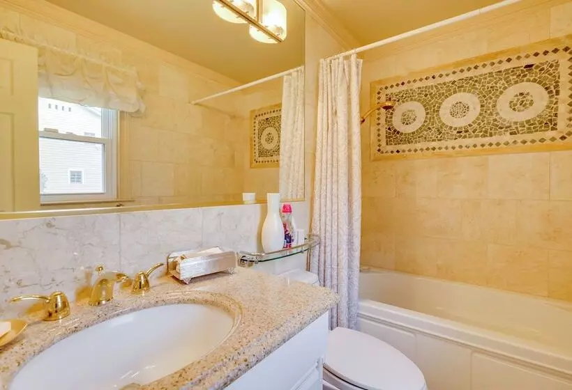 Charming Bay Head Retreat   Half Mi To Beach!