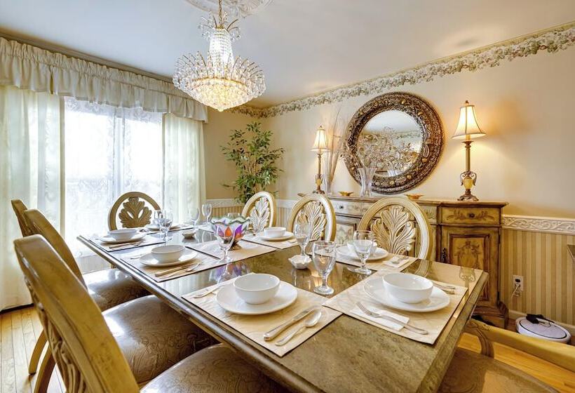 Charming Bay Head Retreat Half Mi To Beach!