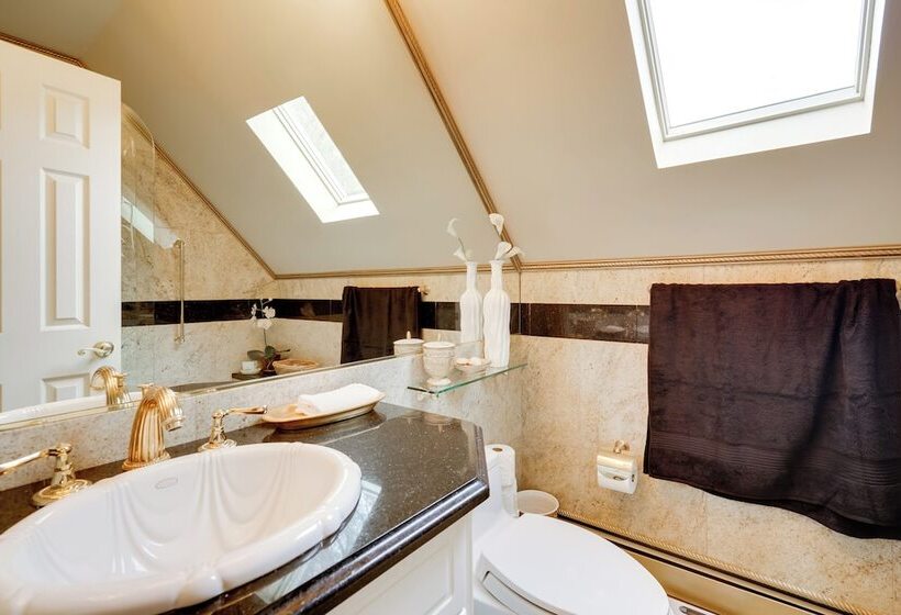 Charming Bay Head Retreat Half Mi To Beach!