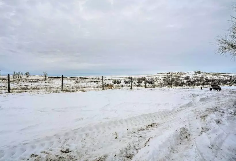 Charming  Corral Creek Ranch House  In Circle