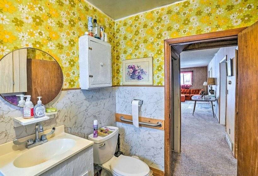 Charming  Corral Creek Ranch House  In Circle